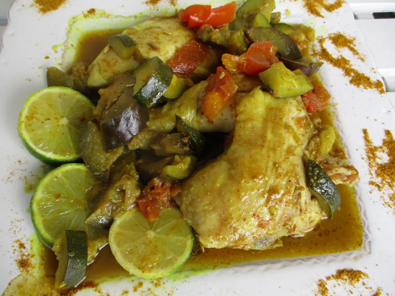 Colombo de poulet aux légumes et rondelles de citron vert