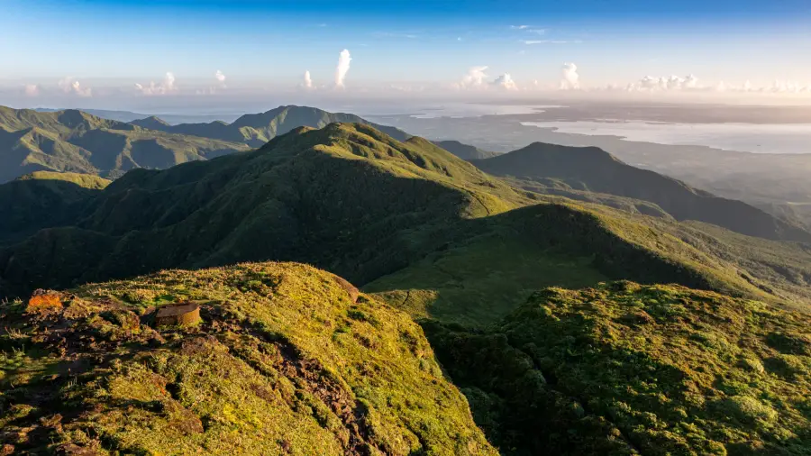 Le massif de la Soufrière et la forêt tropicale vus du ciel